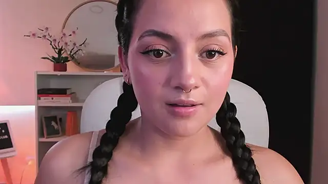 nahiapaws online show from June 2026 09:14:02 PM