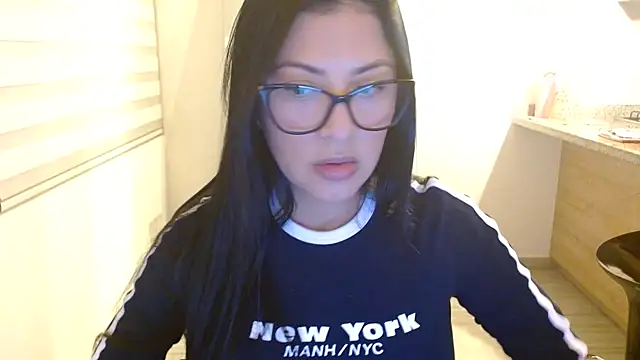 Charlotte cute18 online show from December 2025 11:32:01 PM