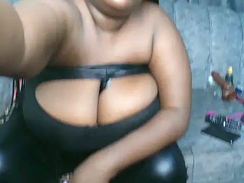 Snapshot of Bigboobylovers chatting on October 2025 05:21:02 AM Bigboobylovers online show from October 2025 05:21:02 AM