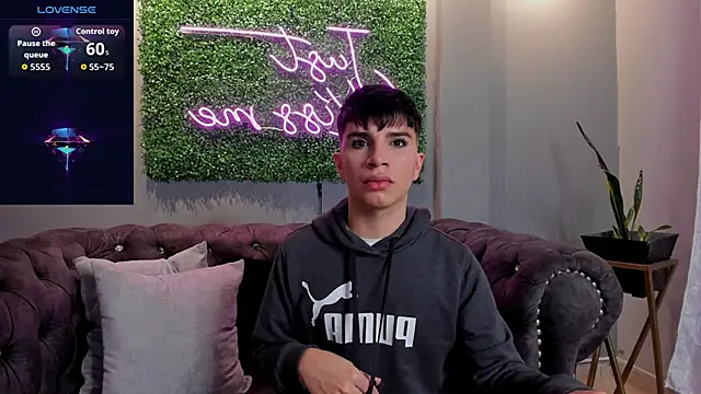 damoncolin  online show from October 2025 01:43:02 PM