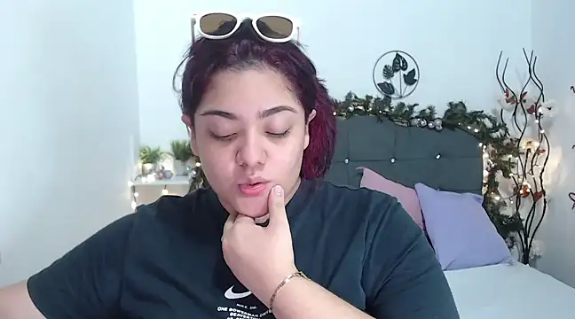 KathyGonzalez online show from December 2024 11:25:02 AM