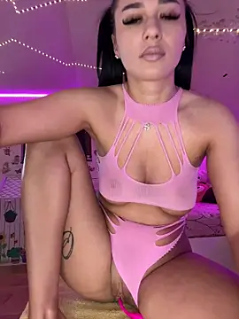 Snapshot of SelenaBee chatting on May 2026 06:08:01 AM SelenaBee online show from May 2026 06:08:01 AM