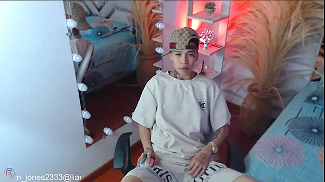 Jonesliam23 online show from November 2025 07:27:02 PM