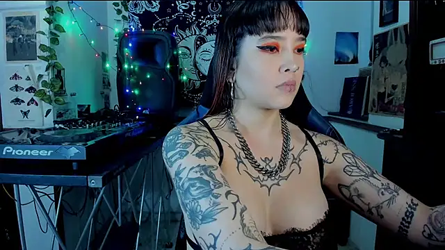 Demongirl6666 online show from February 2025 01:00:01 AM
