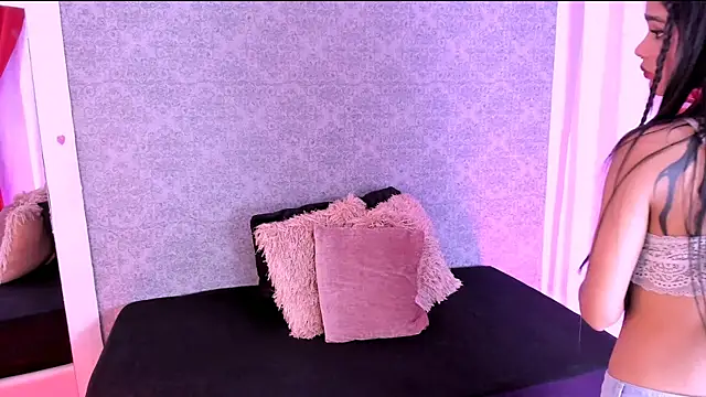 Snapshot of CatrinaRossi chatting on December 2024 08:01:02 PM CatrinaRossi online show from December 2024 08:01:02 PM