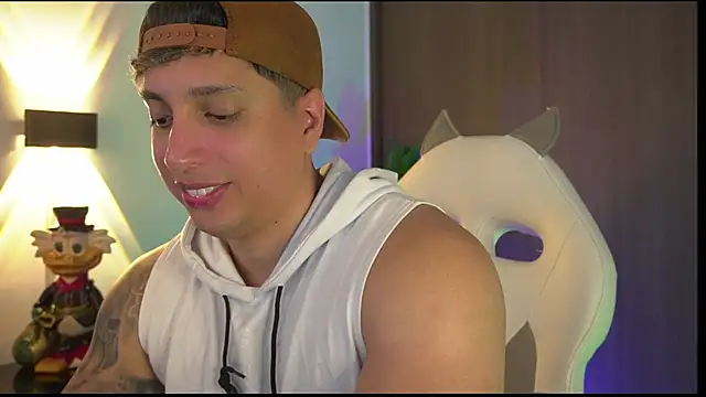 Snapshot of appolo_allen chatting on October 2025 03:14:01 AM appolo allen online show from October 2025 03:14:01 AM