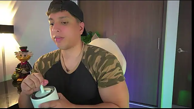 Snapshot of appolo_allen chatting on October 2025 05:24:01 AM appolo allen online show from October 2025 05:24:01 AM