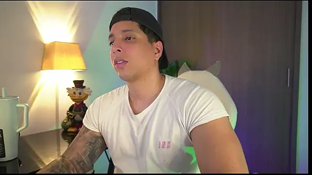 Snapshot of appolo_allen chatting on November 2025 03:39:01 AM appolo allen online show from November 2025 03:39:01 AM