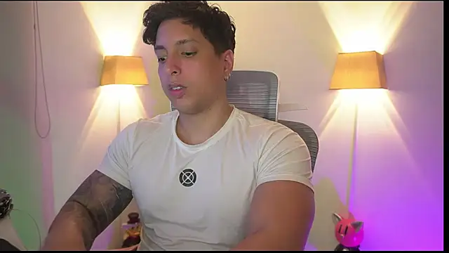 Snapshot of appolo_allen chatting on November 2025 05:00:02 AM appolo allen online show from November 2025 05:00:02 AM