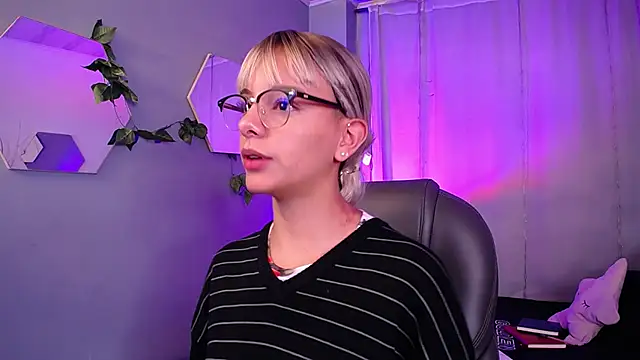 peyton golden1 online show from October 2025 03:42:02 AM