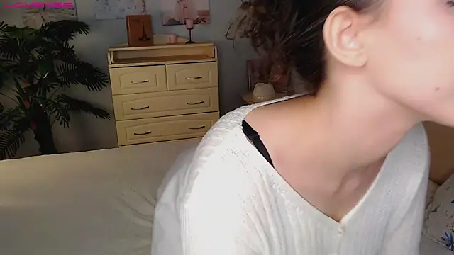 Snapshot of cosmosbaby chatting on September 2025 01:23:02 PM cosmosbaby online show from September 2025 01:23:02 PM