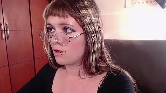 NEXT DOOR GIRL  online show from November 2025 09:35:01 PM