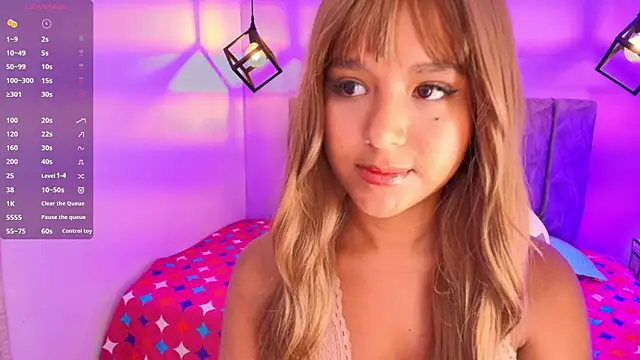 Snapshot of Sophiee_Velvet chatting on September 2025 01:45:02 PM Sophiee Velvet online show from September 2025 01:45:02 PM