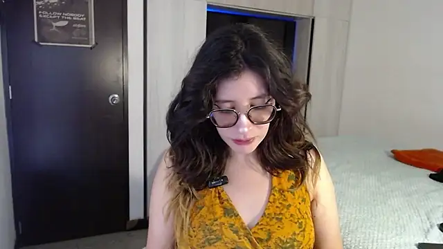 mariana124- online show from November 2025 09:03:02 PM