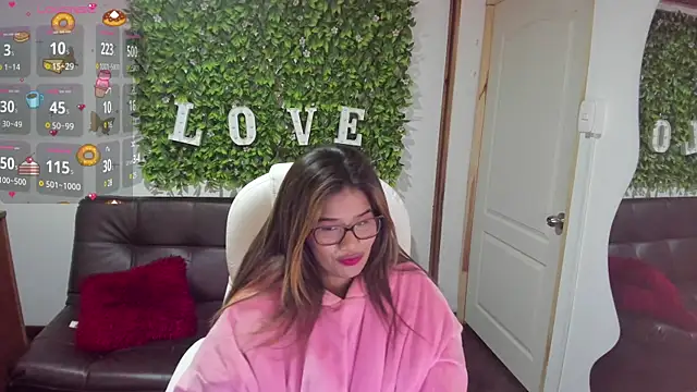 Snapshot of Enma__clark chatting on December 2024 07:17:02 AM Enma clark online show from December 2024 07:17:02 AM