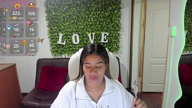 Snapshot of Enma__clark chatting on December 2024 03:47:01 AM Enma clark online show from December 2024 03:47:01 AM