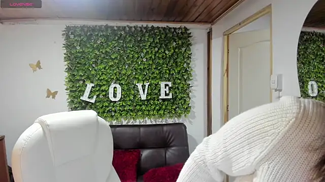 Snapshot of Enma__clark chatting on February 2025 07:27:02 PM Enma clark online show from February 2025 07:27:02 PM