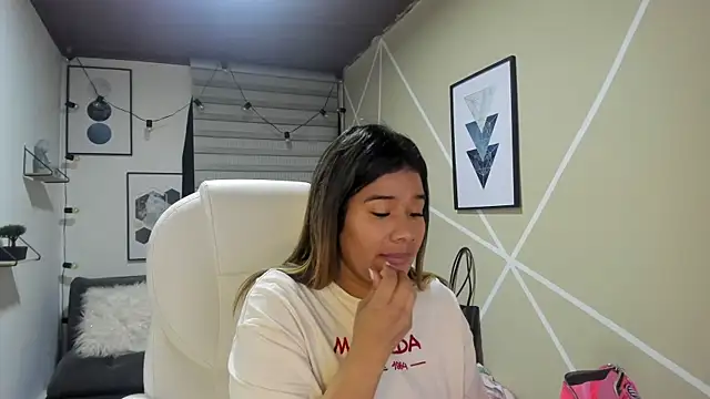 Snapshot of Enma__clark chatting on September 2025 04:25:02 AM Enma clark online show from September 2025 04:25:02 AM