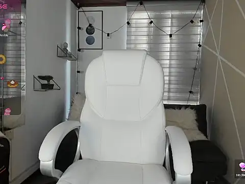 Snapshot of Enma__clark chatting on November 2025 08:41:02 PM Enma clark online show from November 2025 08:41:02 PM