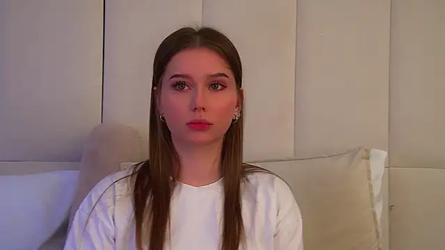 Snapshot of DianaVert chatting on June 2026 06:23:01 PM DianaVert online show from June 2026 06:23:01 PM