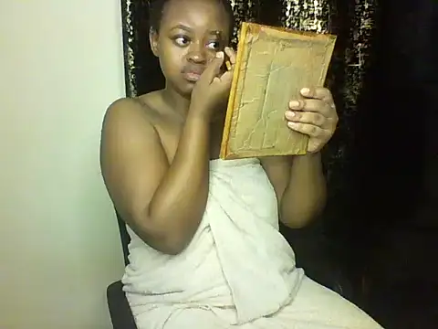 Snapshot of Candii_wet_ chatting on February 2025 12:08:01 AM Candii wet online show from February 2025 12:08:01 AM