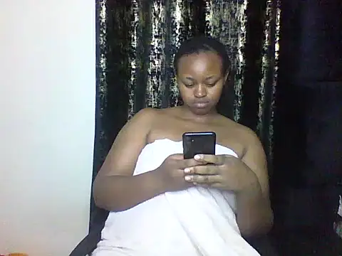 Snapshot of Candii_wet_ chatting on February 2025 12:49:02 AM Candii wet online show from February 2025 12:49:02 AM
