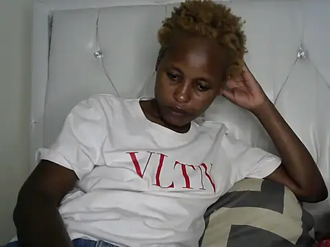 Snapshot of Candykitten chatting on February 2025 04:20:02 PM Candykitten online show from February 2025 04:20:02 PM