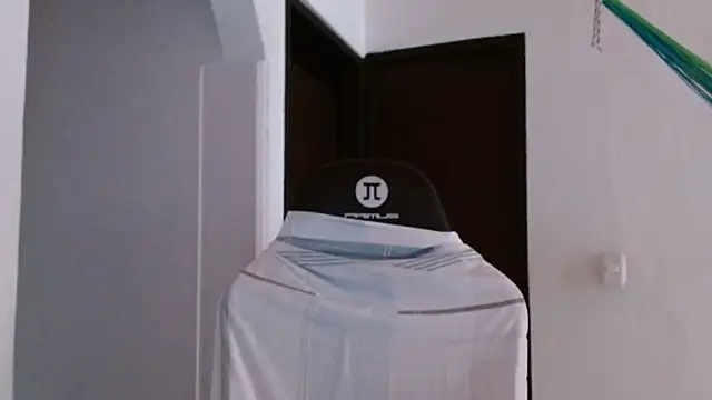 Snapshot of danna_peterson1 chatting on February 2025 02:10:02 PM danna peterson1 online show from February 2025 02:10:02 PM