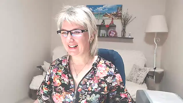 Snapshot of FleurMays chatting on May 2026 03:45:01 AM FleurMays online show from May 2026 03:45:01 AM