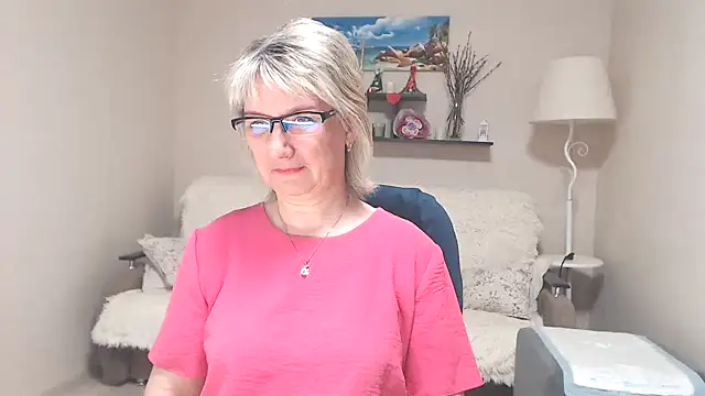 Snapshot of FleurMays chatting on May 2026 03:59:01 AM FleurMays online show from May 2026 03:59:01 AM