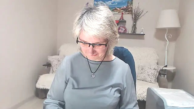 Snapshot of FleurMays chatting on June 2026 09:00:02 AM FleurMays online show from June 2026 09:00:02 AM