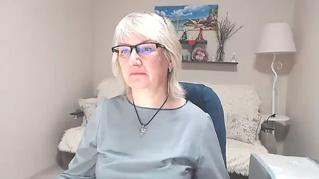 Snapshot of FleurMays chatting on June 2026 04:08:01 AM FleurMays online show from June 2026 04:08:01 AM