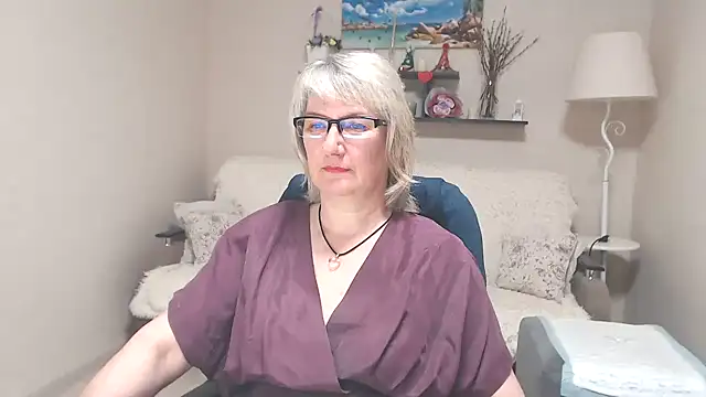 Snapshot of FleurMays chatting on June 2026 04:50:01 AM FleurMays online show from June 2026 04:50:01 AM