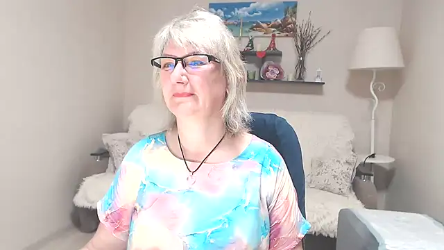 Snapshot of FleurMays chatting on June 2026 04:10:02 AM FleurMays online show from June 2026 04:10:02 AM