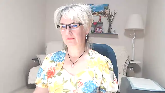 Snapshot of FleurMays chatting on June 2026 02:27:02 AM FleurMays online show from June 2026 02:27:02 AM