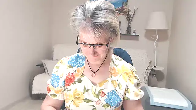 Snapshot of FleurMays chatting on June 2026 04:26:01 AM FleurMays online show from June 2026 04:26:01 AM