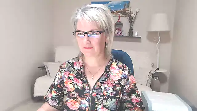 Snapshot of FleurMays chatting on June 2026 03:04:01 AM FleurMays online show from June 2026 03:04:01 AM