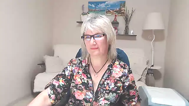 Snapshot of FleurMays chatting on June 2026 04:34:02 AM FleurMays online show from June 2026 04:34:02 AM