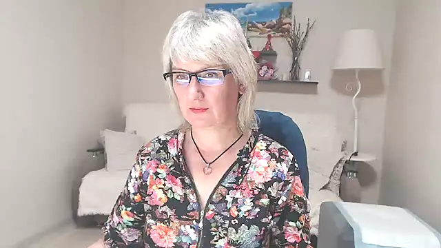 Snapshot of FleurMays chatting on June 2026 05:12:01 AM FleurMays online show from June 2026 05:12:01 AM