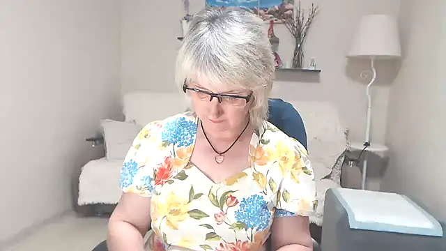 Snapshot of FleurMays chatting on June 2026 12:22:01 PM FleurMays online show from June 2026 12:22:01 PM