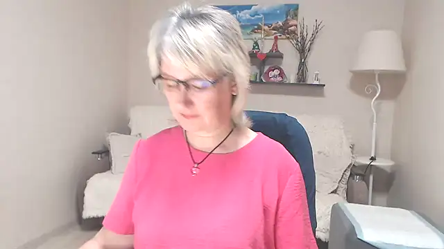 Snapshot of FleurMays chatting on June 2026 05:13:02 AM FleurMays online show from June 2026 05:13:02 AM