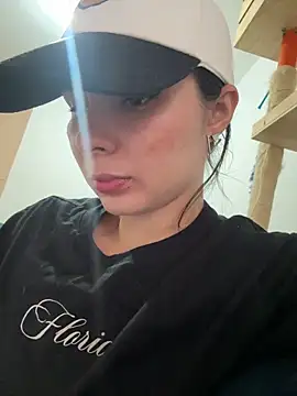 Snapshot of SofiaG_ chatting on February 2025 02:10:01 PM SofiaG online show from February 2025 02:10:01 PM