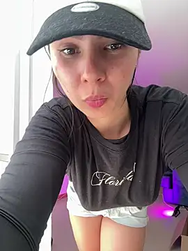 Snapshot of SofiaG_ chatting on February 2025 05:12:01 PM SofiaG online show from February 2025 05:12:01 PM