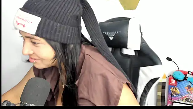 Snapshot of HelueHorny13 chatting on December 2024 05:42:01 AM HelueHorny13 online show from December 2024 05:42:01 AM