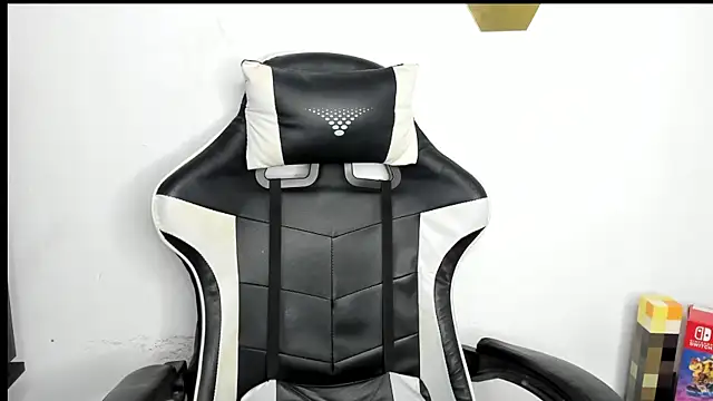 Snapshot of HelueHorny13 chatting on December 2024 07:50:01 AM HelueHorny13 online show from December 2024 07:50:01 AM