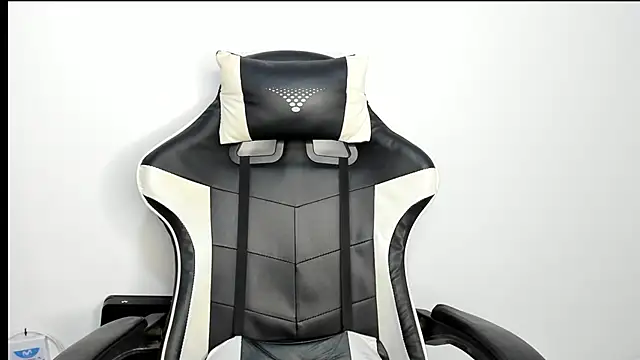 Snapshot of HelueHorny13 chatting on February 2025 08:00:02 AM HelueHorny13 online show from February 2025 08:00:02 AM