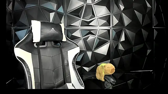 Snapshot of HelueHorny13 chatting on March 2025 11:27:02 PM HelueHorny13 online show from March 2025 11:27:02 PM