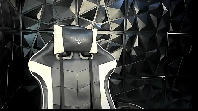 Snapshot of HelueHorny13 chatting on October 2025 05:35:02 AM HelueHorny13 online show from October 2025 05:35:02 AM