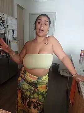 cinnaminnie online show from November 2025 08:42:02 PM