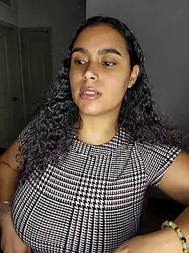 cinnaminnie online show from January 2026 08:12:01 PM